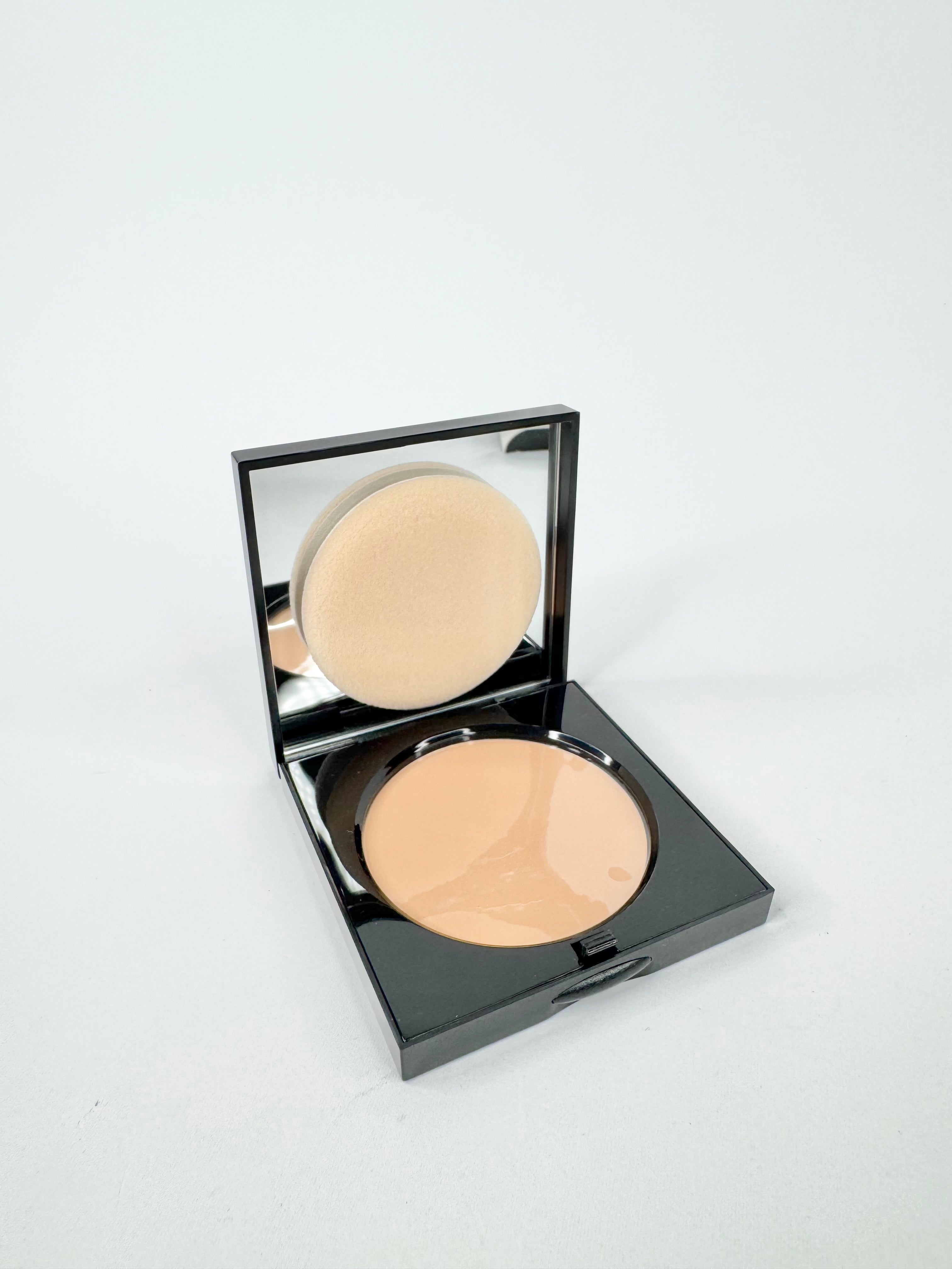 Bobbi Brown Sher Finish Pressed Powder in 8 Soft Honey