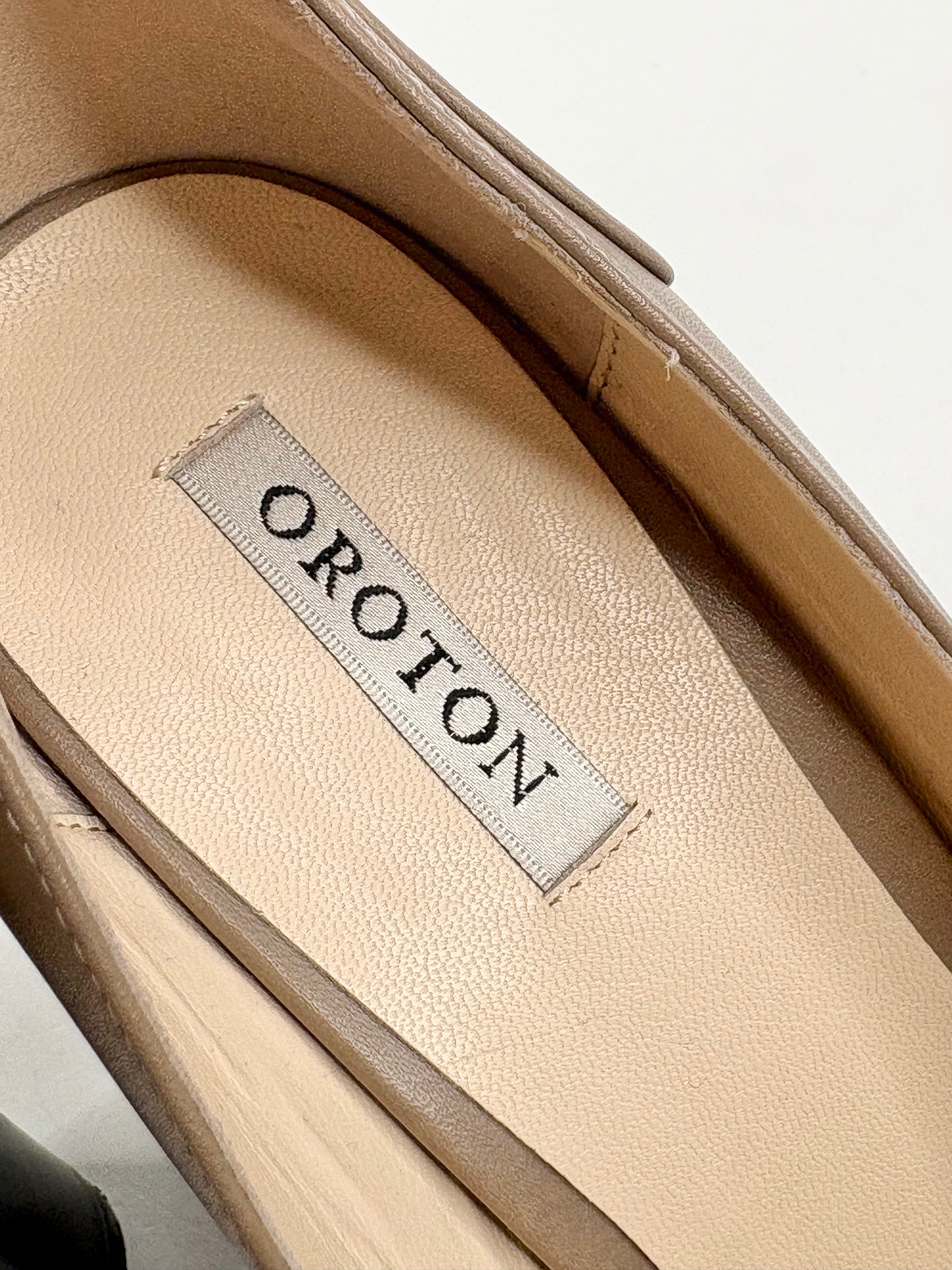 Oroton Taupe Smooth Leather Pumps - EU40
