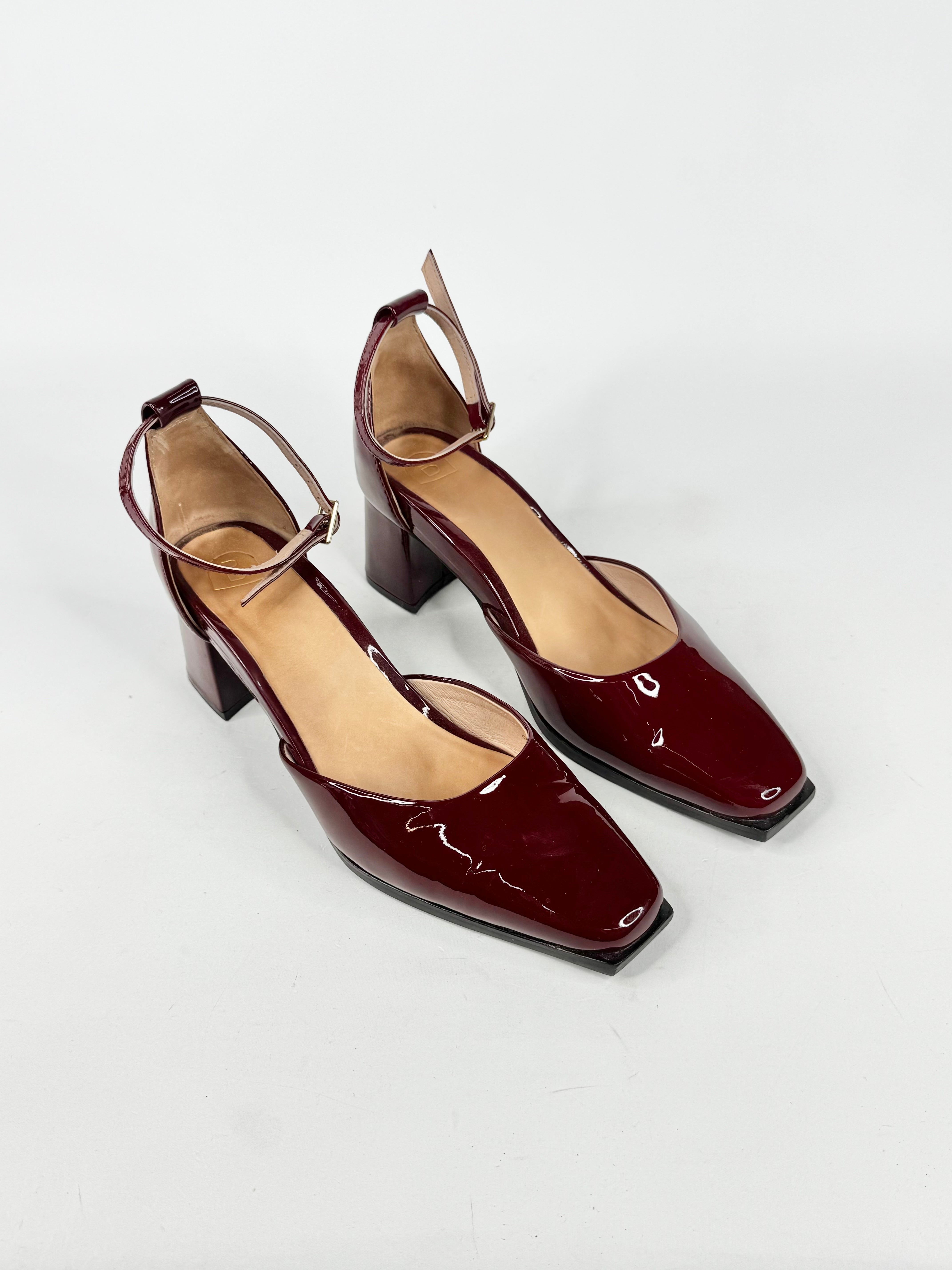 Bared Burgundy Patent Leather Mary Janes - EU37
