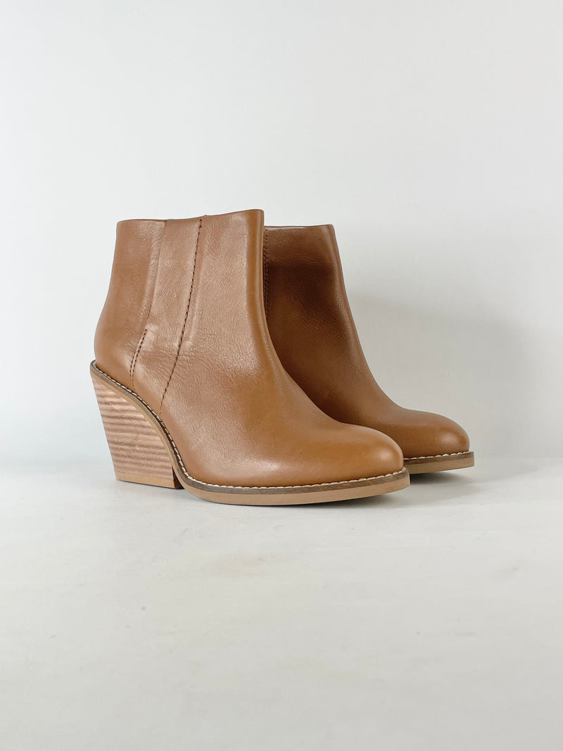 Elk Tan Leather Stad Ankle Boots - EU37