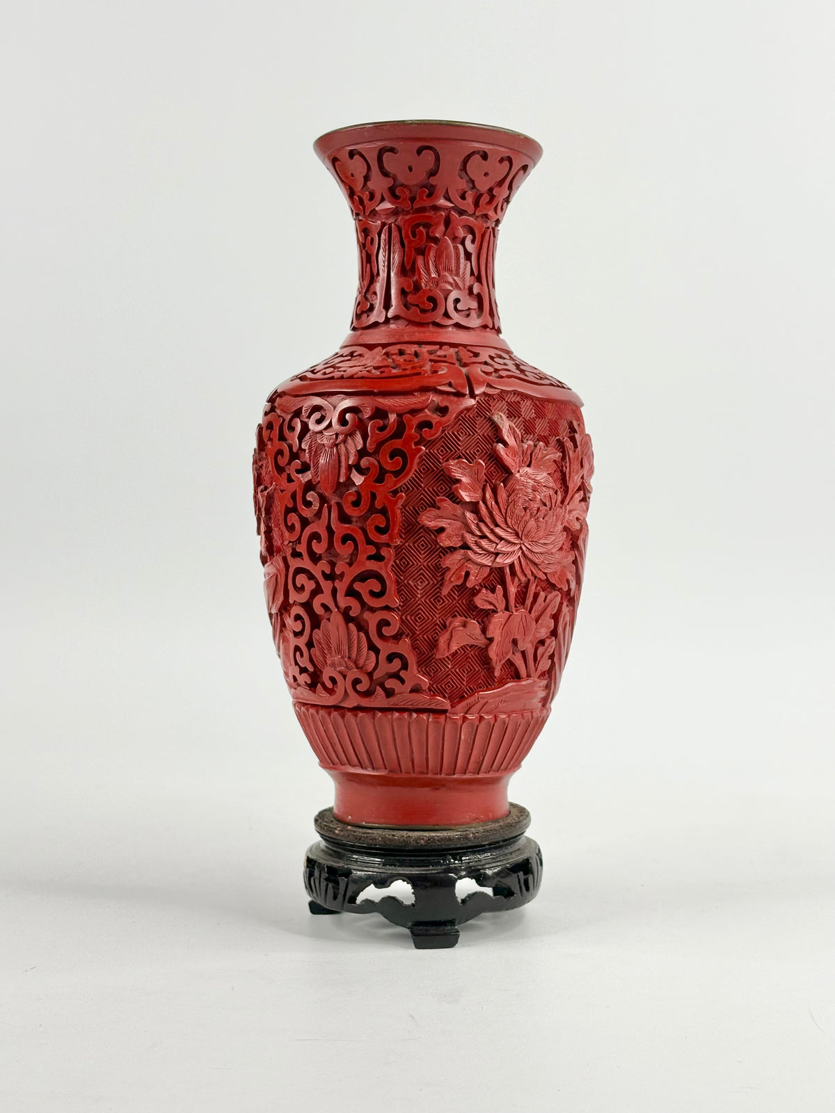 Vintage Chinese Lacquered Cinnabar Floral-Art Vase