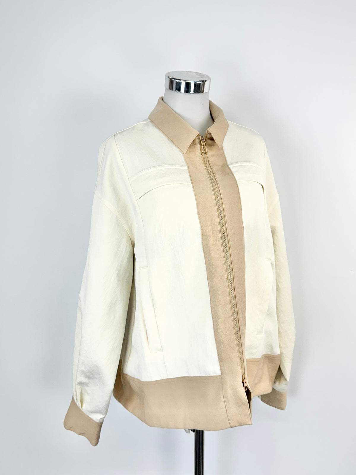 Air Jordan Cream & Beige Jacket - M