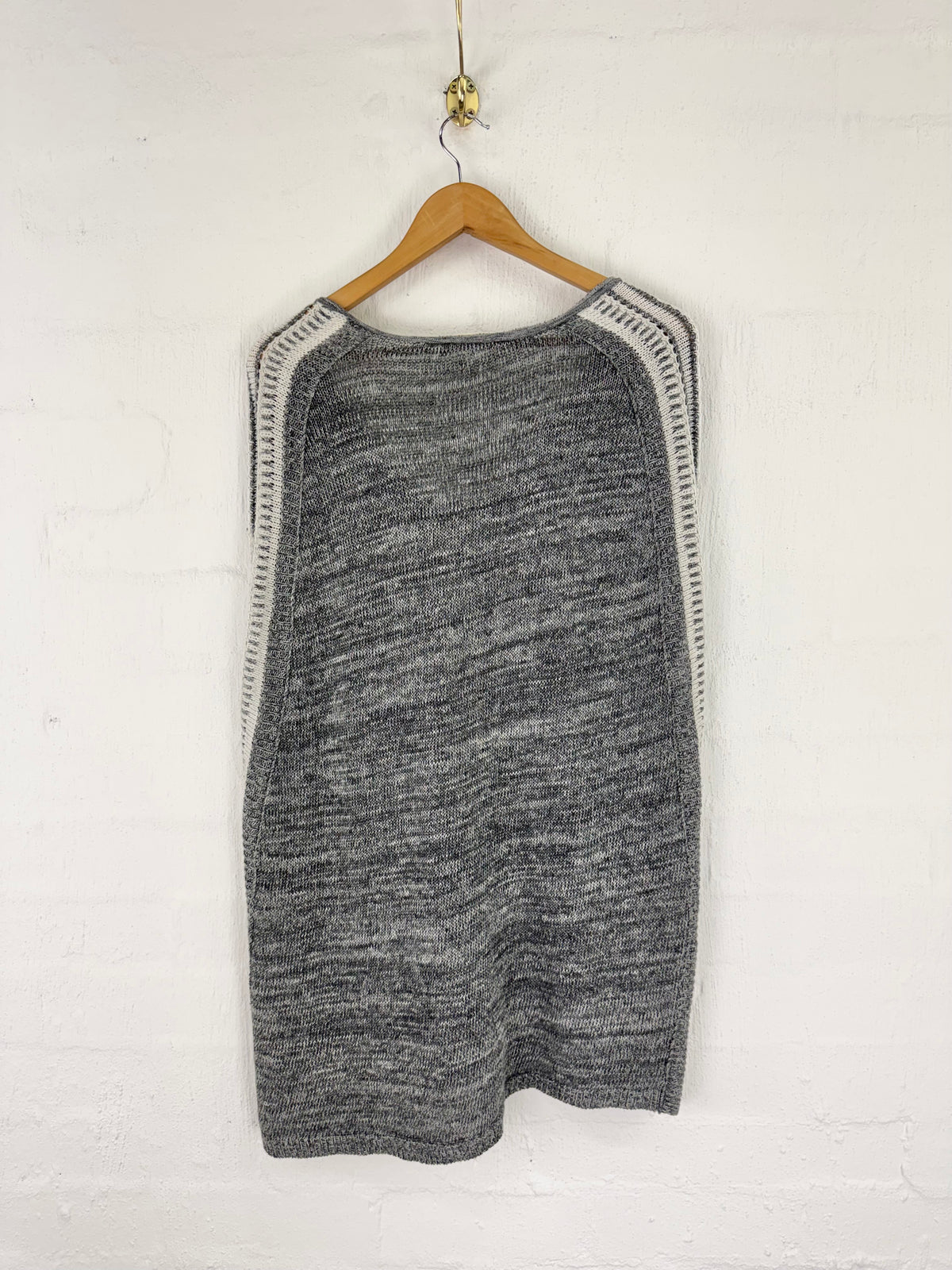Transit Par Such Grey & White Sleeveless Knit Sweater - AU14