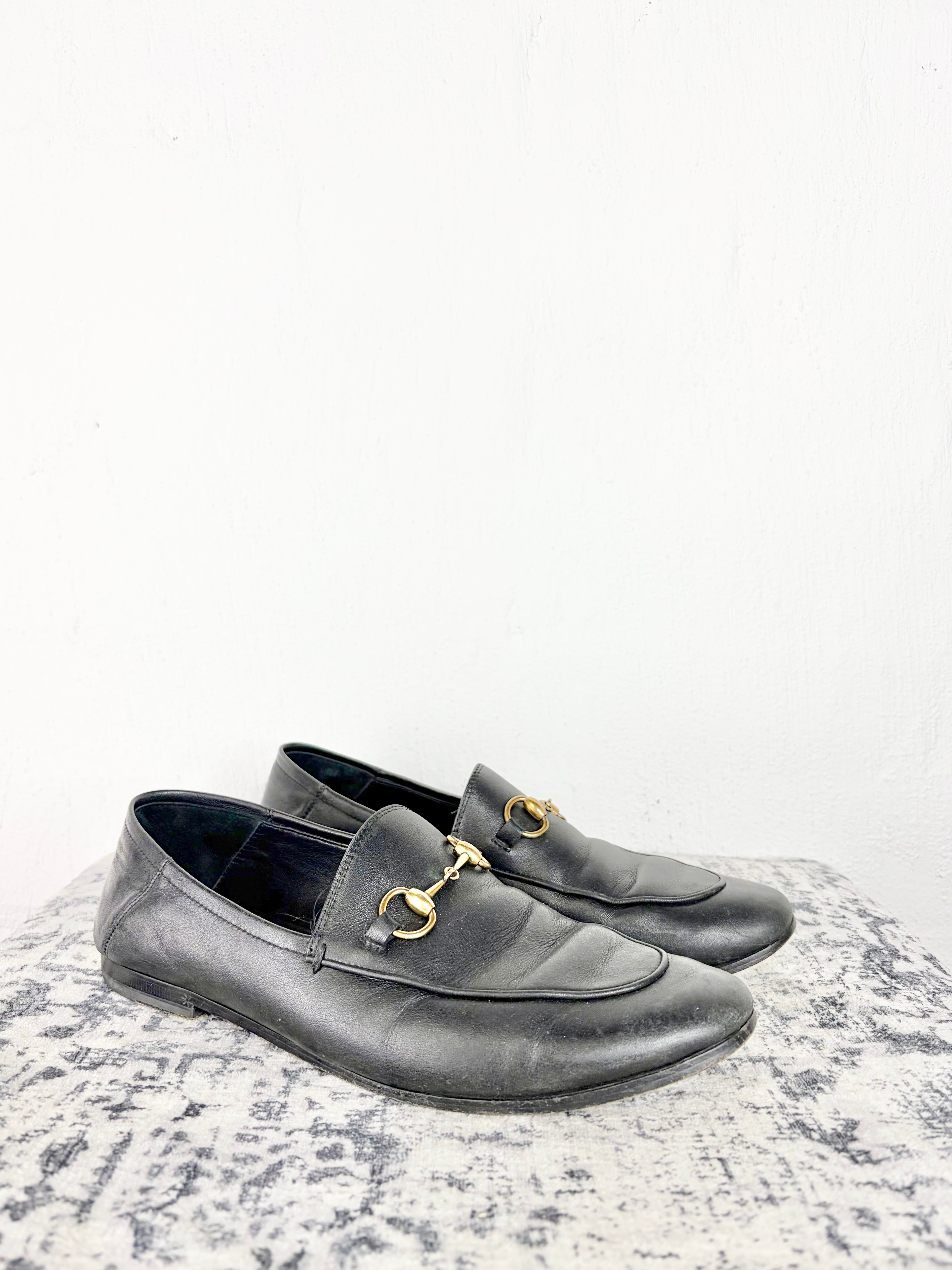 Gucci Black Leather 'Jordaan' Loafer with Gold Horsebit - EU38