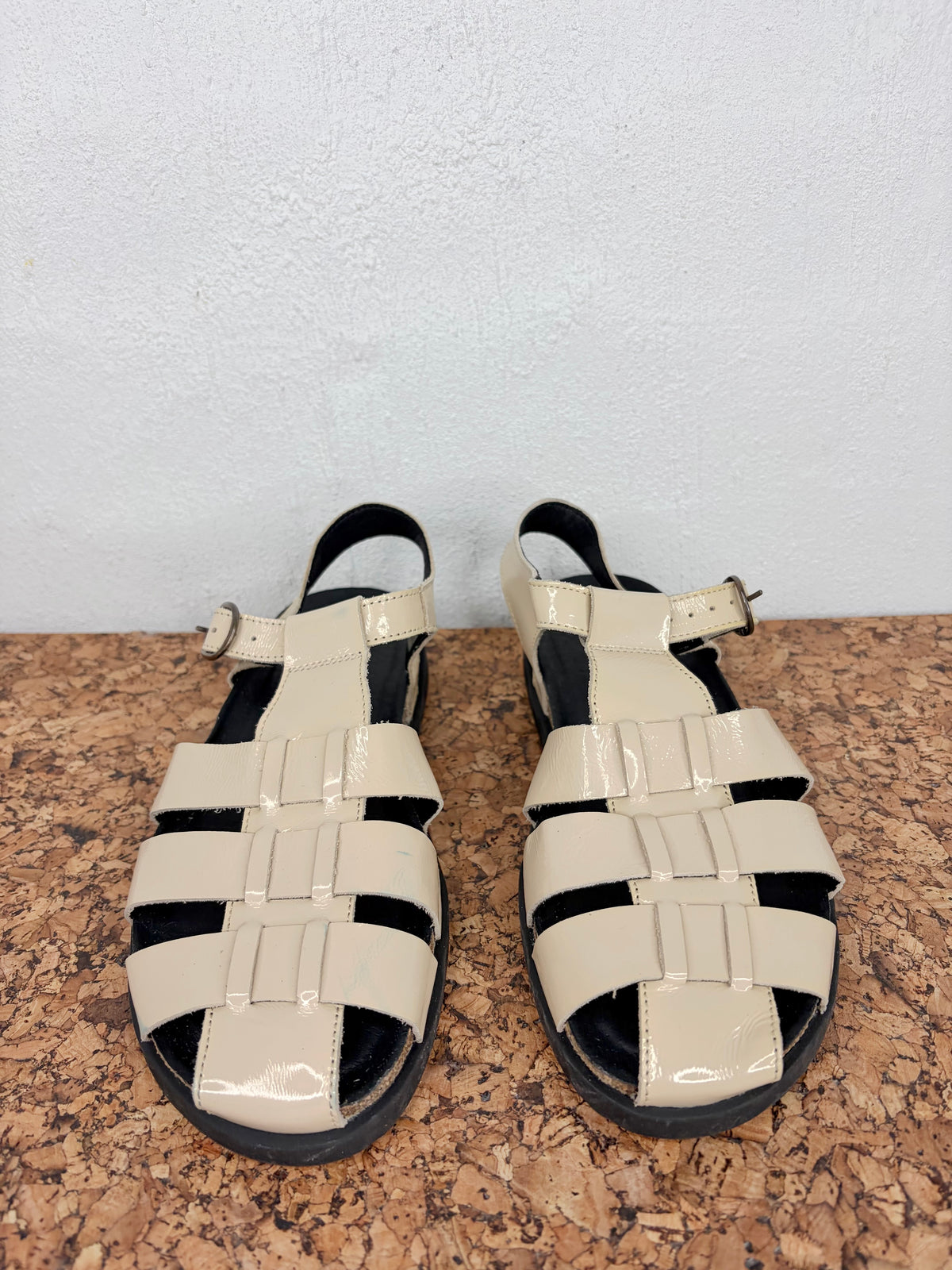 Nature Vanilla Patent Leather Sandals - EU40