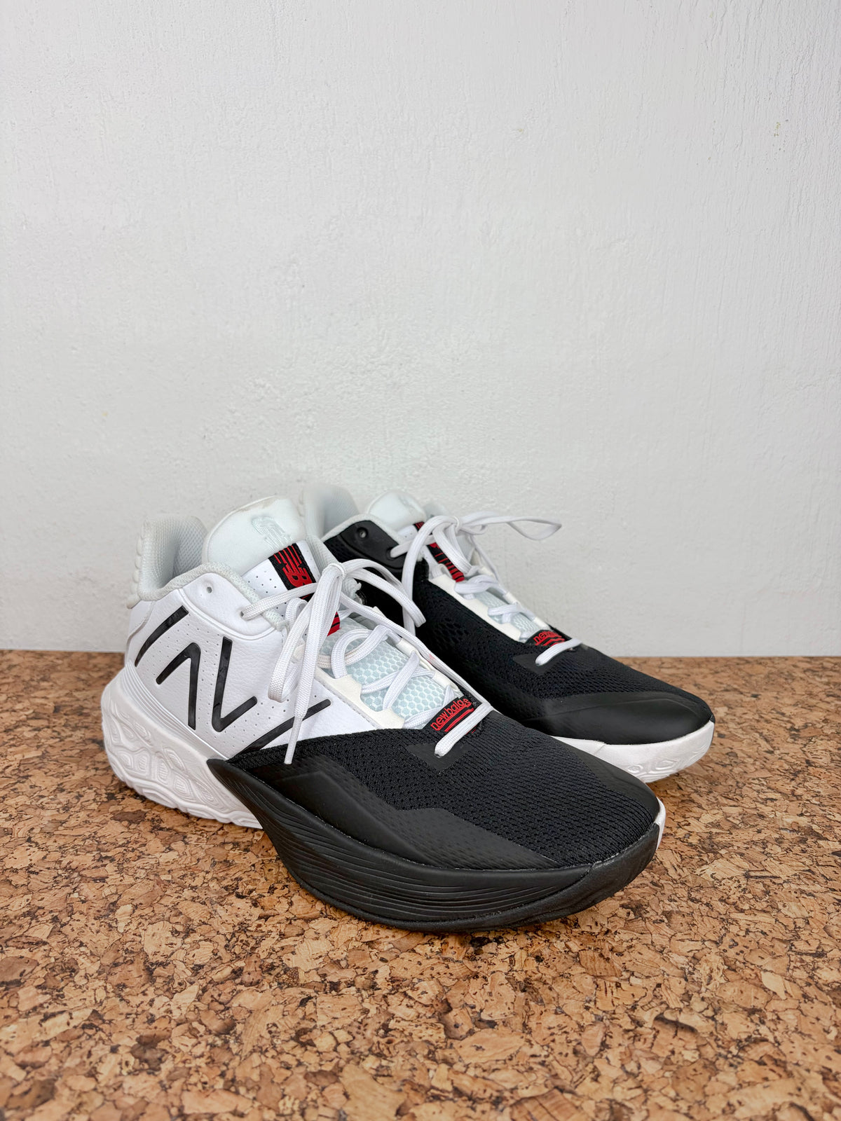 New Balance  Dualism Black & White TWO WXY V4 Basketball Sneakers - EU45