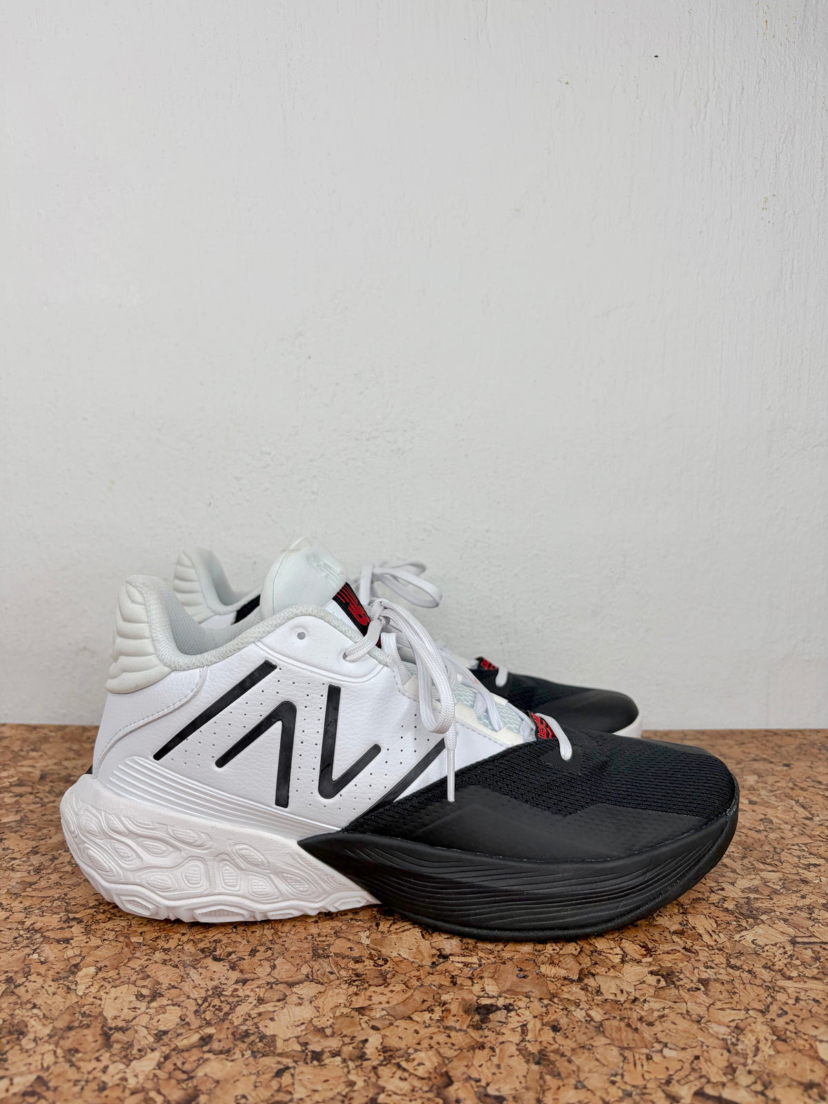 New Balance  Dualism Black & White TWO WXY V4 Basketball Sneakers - EU45