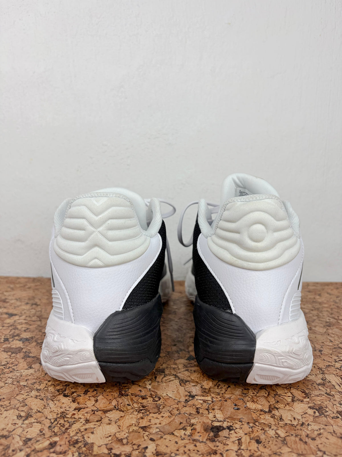 New Balance  Dualism Black & White TWO WXY V4 Basketball Sneakers - EU45