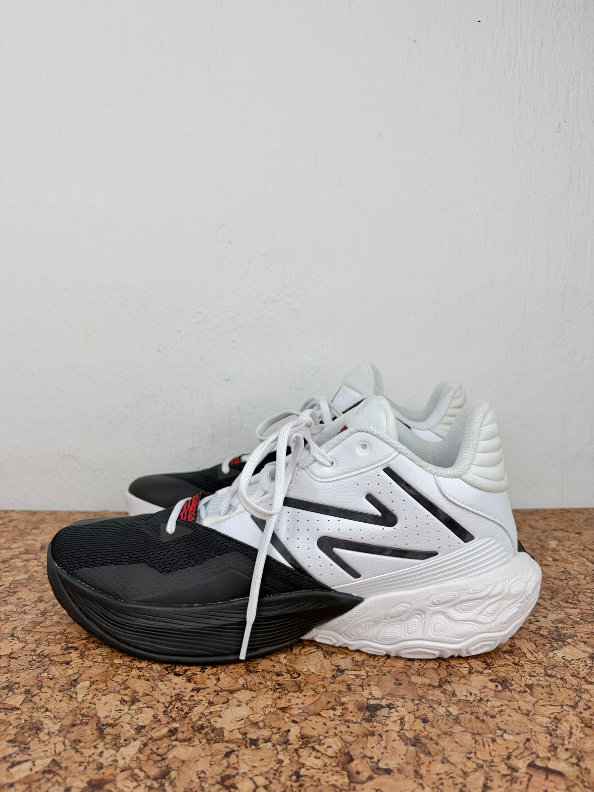 New Balance  Dualism Black & White TWO WXY V4 Basketball Sneakers - EU45