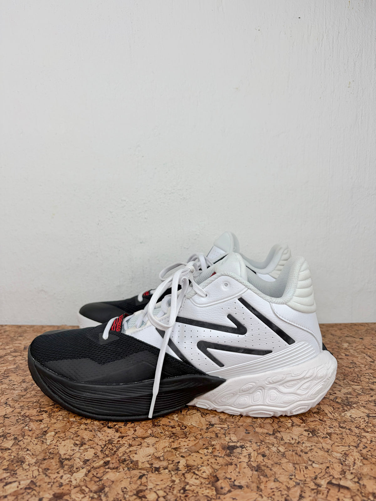 New Balance  Dualism Black & White TWO WXY V4 Basketball Sneakers - EU45