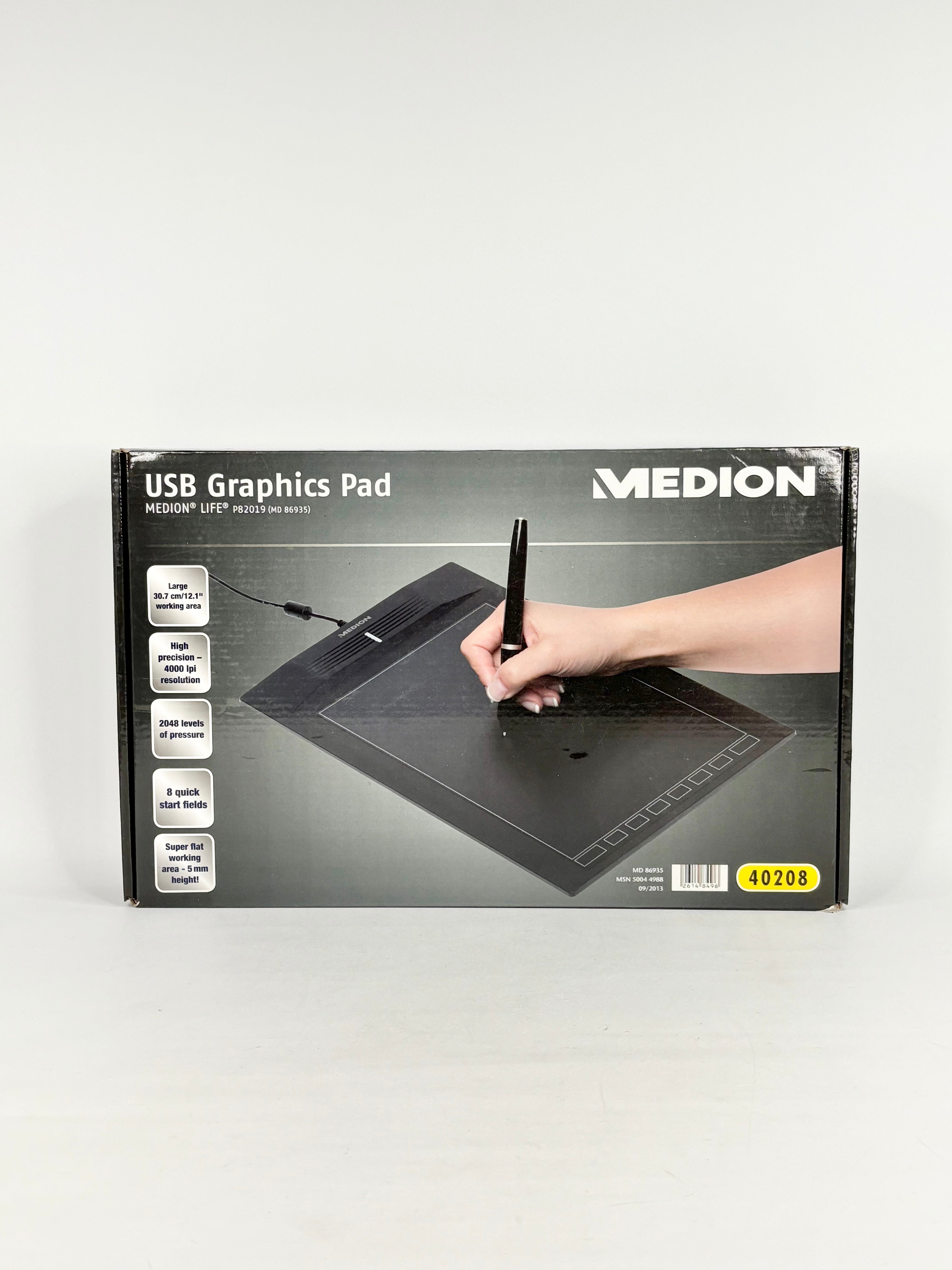 Medion USB graphics pad packaging with a hand holding a pen on a white background