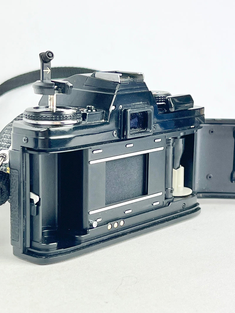 Vintage Minolta X-700 35mm w/ 50mm 1:1.7 lens + case