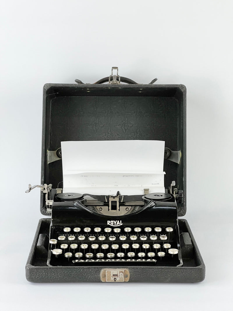 Antique 1930's Royal Junior Typewriter in Case
