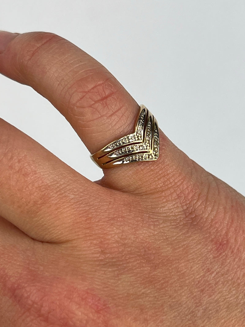 Vintage 9ct Gold Wishbone/Chevron + Diamond Studded Ring -Size 6
