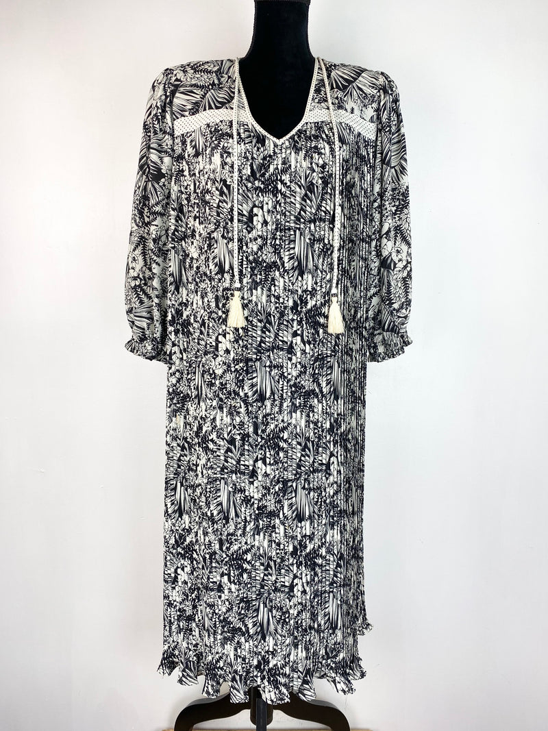 Diane Freis Black & White Floral Georgette Dress - Au 12 / 14